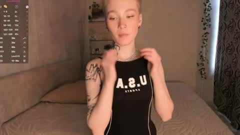 Snapshot of melodievejar chatting on May 14, 2026, 1:18 pm melodievejar online show from May 14, 2026, 1:18 pm