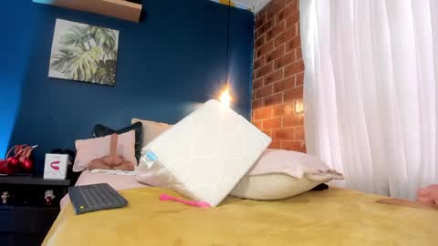  Leslie  online show from December 4, 2024, 5:22 pm