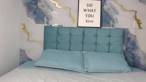 Meloddy online show from November 6, 2025, 10:21 pm