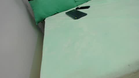 melody_kener online show from April 22, 2026, 2:25 am