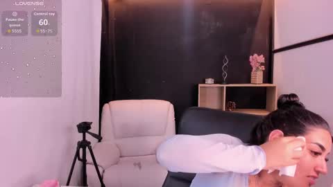 Snapshot of melodysnow chatting on November 13, 2025, 8:52 pm melodysnow online show from November 13, 2025, 8:52 pm