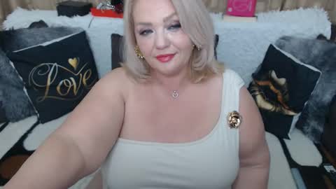 Snapshot of melyssamilfxxx chatting on May 1, 2026, 3:33 am melyssamilfxxx online show from May 1, 2026, 3:33 am