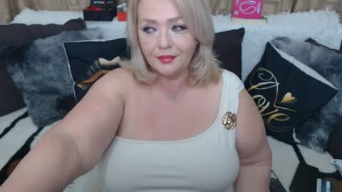 Snapshot of melyssamilfxxx chatting on May 4, 2026, 3:13 am melyssamilfxxx online show from May 4, 2026, 3:13 am