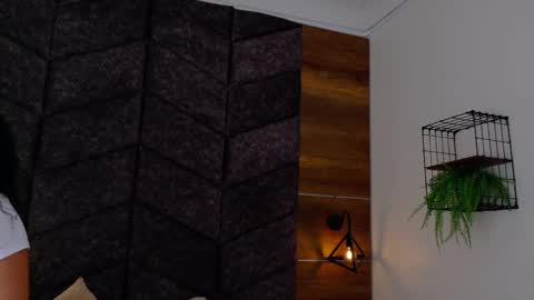  Memphis Williams  online show from April 21, 2026, 2:48 am