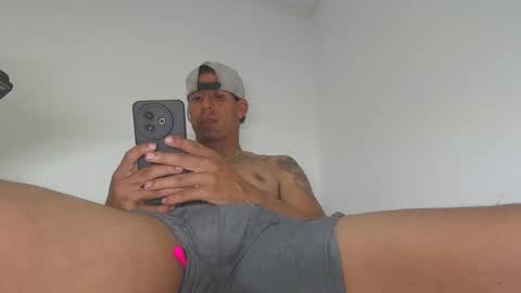 Snapshot of mensexydick20 chatting on December 20, 2025, 3:46 am big brown online show from December 20, 2025, 3:46 am