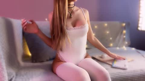 meowalice1 online show from December 3, 2025, 4:42 am