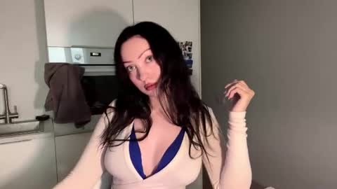 Snapshot of meowalika chatting on July 6, 2026, 5:04 pm MeowAlika online show from July 6, 2026, 5:04 pm