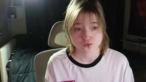 Snapshot of meowki4 chatting on March 5, 2026, 2:51 am meowme online show from March 5, 2026, 2:51 am