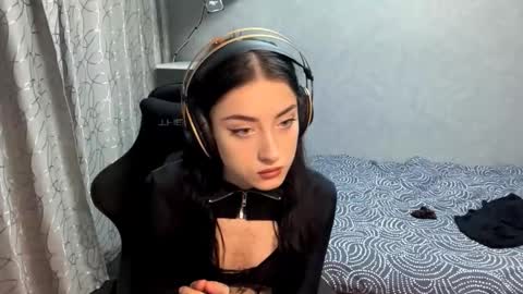 Luly online show from November 23, 2025, 9:14 pm