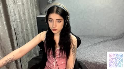 Luly online show from November 27, 2025, 10:12 pm