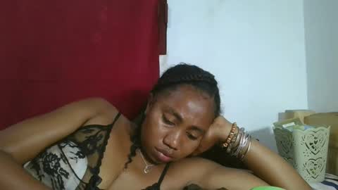 meraldaaaa online show from October 13, 2025, 6:02 am