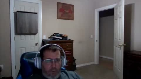 Snapshot of mercer1977 chatting on April 19, 2026, 12:15 pm mercer1977 online show from April 19, 2026, 12:15 pm