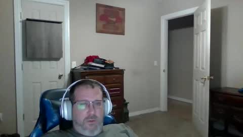 Snapshot of mercer1977 chatting on May 17, 2026, 8:45 am mercer1977 online show from May 17, 2026, 8:45 am