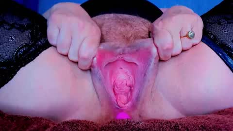 SOPHIE is the queen of squirt online show from March 5, 2025, 5:18 am