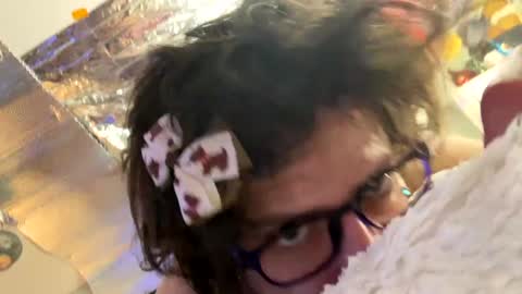 gurlnips online show from December 27, 2024, 3:59 pm