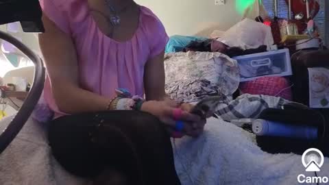 gurlnips online show from December 28, 2024, 6:17 am