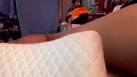 gurlnips online show from December 30, 2024, 2:08 pm