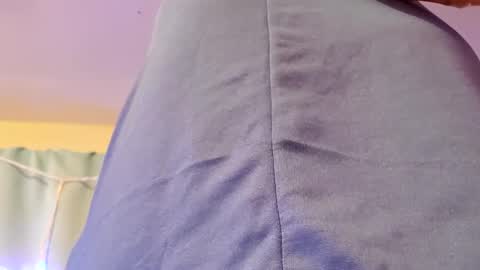 gurlnips online show from January 18, 2025, 12:35 am