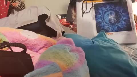 gurlnips online show from January 28, 2025, 8:47 am