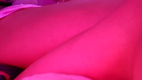 gurlnips online show from February 2, 2025, 9:51 am