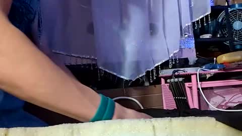 gurlnips online show from November 10, 2025, 7:40 am