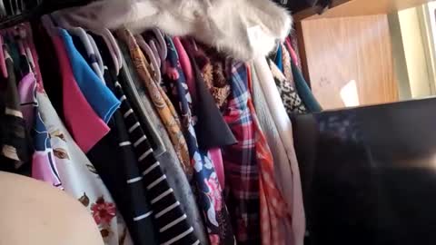 gurlnips online show from November 19, 2025, 8:42 pm