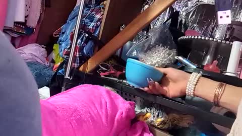 gurlnips online show from December 5, 2025, 10:02 am