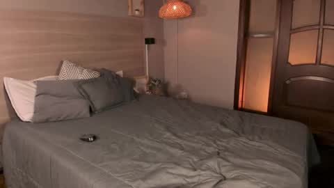 Merida  online show from September 10, 2025, 1:22 pm