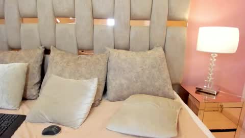 Snapshot of merielenbloom chatting on November 28, 2025, 4:48 am merielenbloom online show from November 28, 2025, 4:48 am