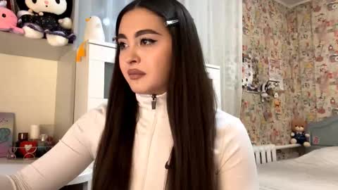 Enni online show from December 4, 2025, 5:54 pm