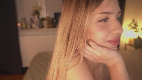 Lara OFFLINE  online show from December 31, 2024, 12:32 am