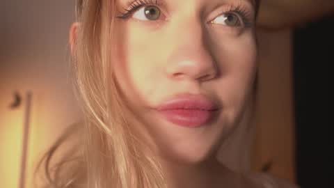 Lara OFFLINE  online show from January 3, 2025, 11:12 pm