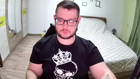 King and Queen online show from April 22, 2026, 6:42 pm