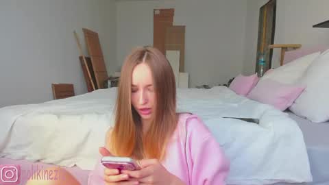 Snapshot of merryl_clark chatting on June 5, 2026, 12:22 pm Sara online show from June 5, 2026, 12:22 pm