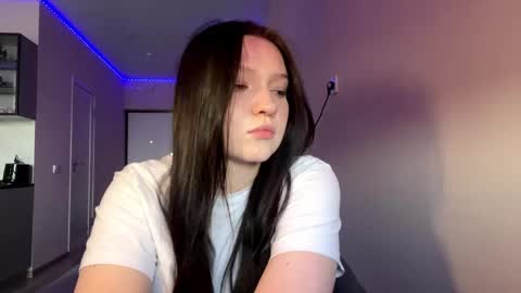 Fiora online show from May 26, 2026, 2:57 pm