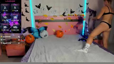 merymidnight online show from October 17, 2025, 6:49 am