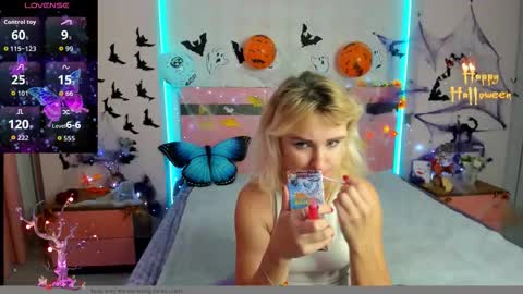 merymidnight online show from October 28, 2025, 7:01 am