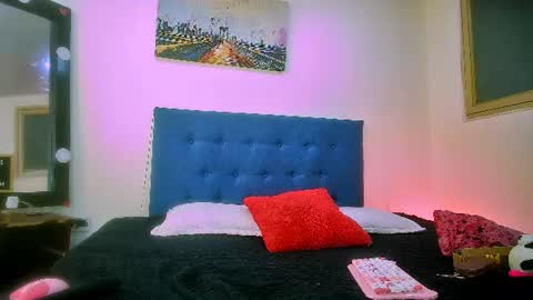 mew_alix online show from June 19, 2026, 7:17 pm