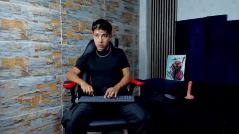 mexwilliams online show from November 17, 2025, 12:33 pm