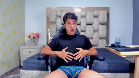 mexwilliams online show from December 1, 2025, 12:43 pm