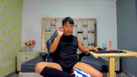 mexwilliams online show from December 2, 2025, 12:43 pm