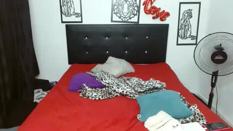 Snapshot of mhia1972 chatting on October 28, 2025, 5:48 pm mhia1972 online show from October 28, 2025, 5:48 pm