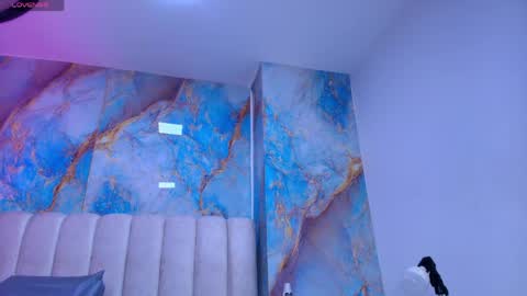 Emi online show from April 18, 2026, 7:58 pm