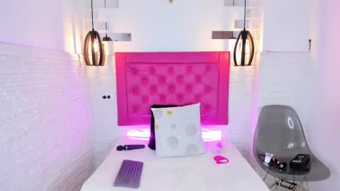 Mia Blonde online show from February 18, 2025, 10:58 pm