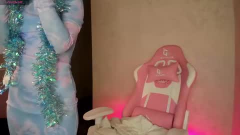 Mia  GMT7 Mon Tue Wen Thur 1000am-0300pm Sat 0300am-0900am online show from December 31, 2024, 12:43 am