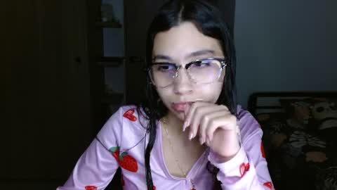 Snapshot of mia__lopez_ chatting on May 5, 2026, 1:35 am Mia online show from May 5, 2026, 1:35 am