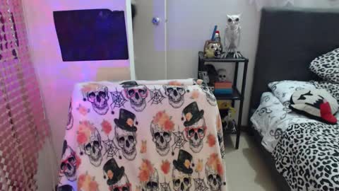 mia online show from September 26, 2025, 9:52 pm