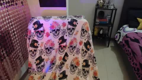 mia online show from October 22, 2025, 11:59 pm