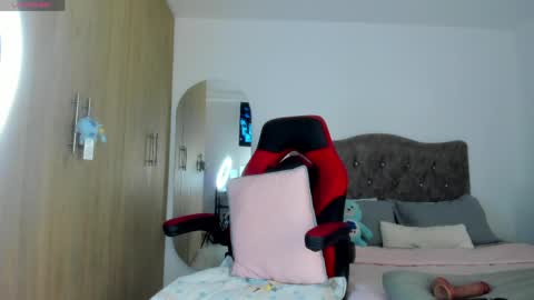 mia_adamsxxx online show from April 30, 2026, 2:18 am