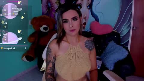 Mia online show from April 19, 2026, 7:27 pm